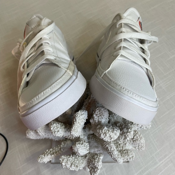 Nike Court Tennis Shoes size 8.5, EUC! - Picture 7 of 14